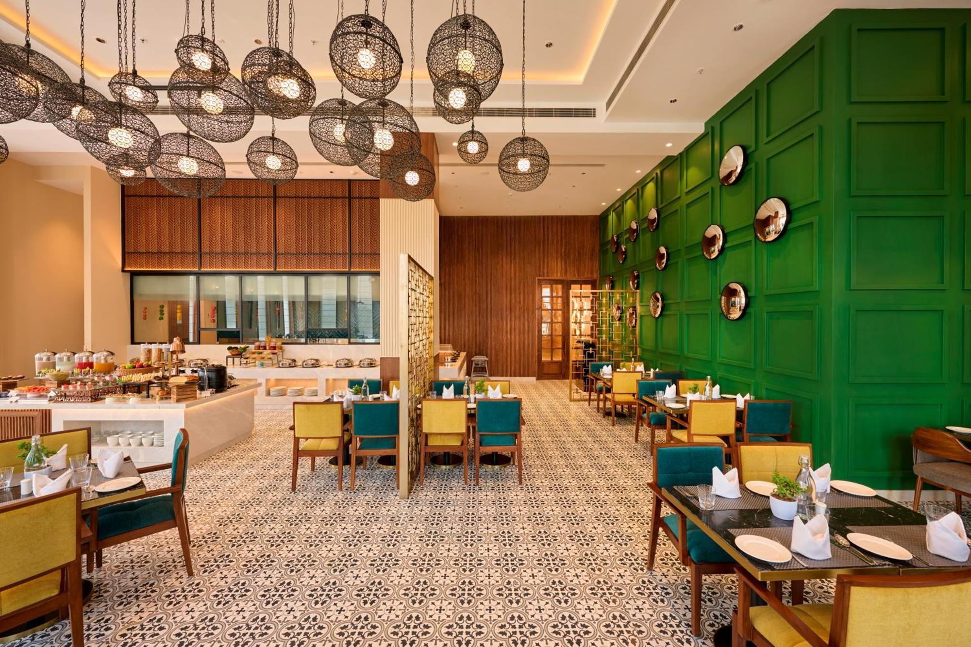 Iris Sarovar Portico Гургаон Экстерьер фото
