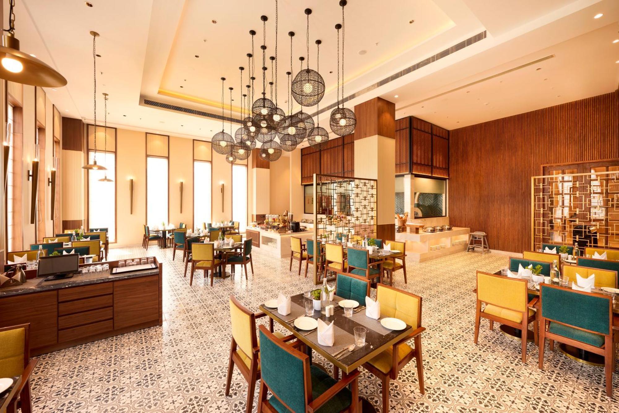 Iris Sarovar Portico Гургаон Экстерьер фото