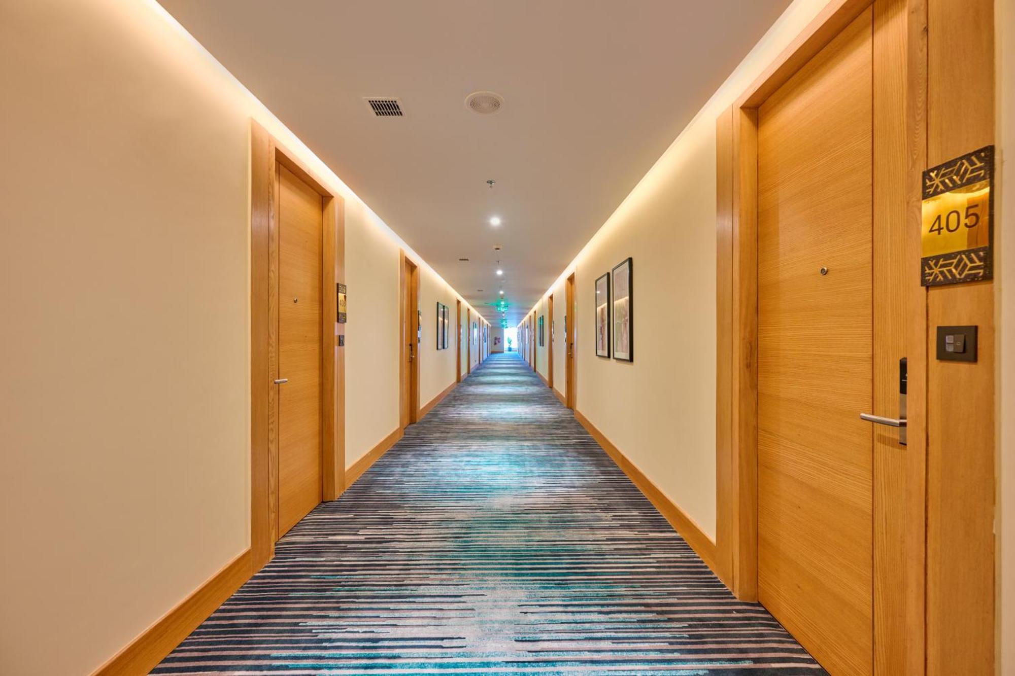 Iris Sarovar Portico Гургаон Экстерьер фото