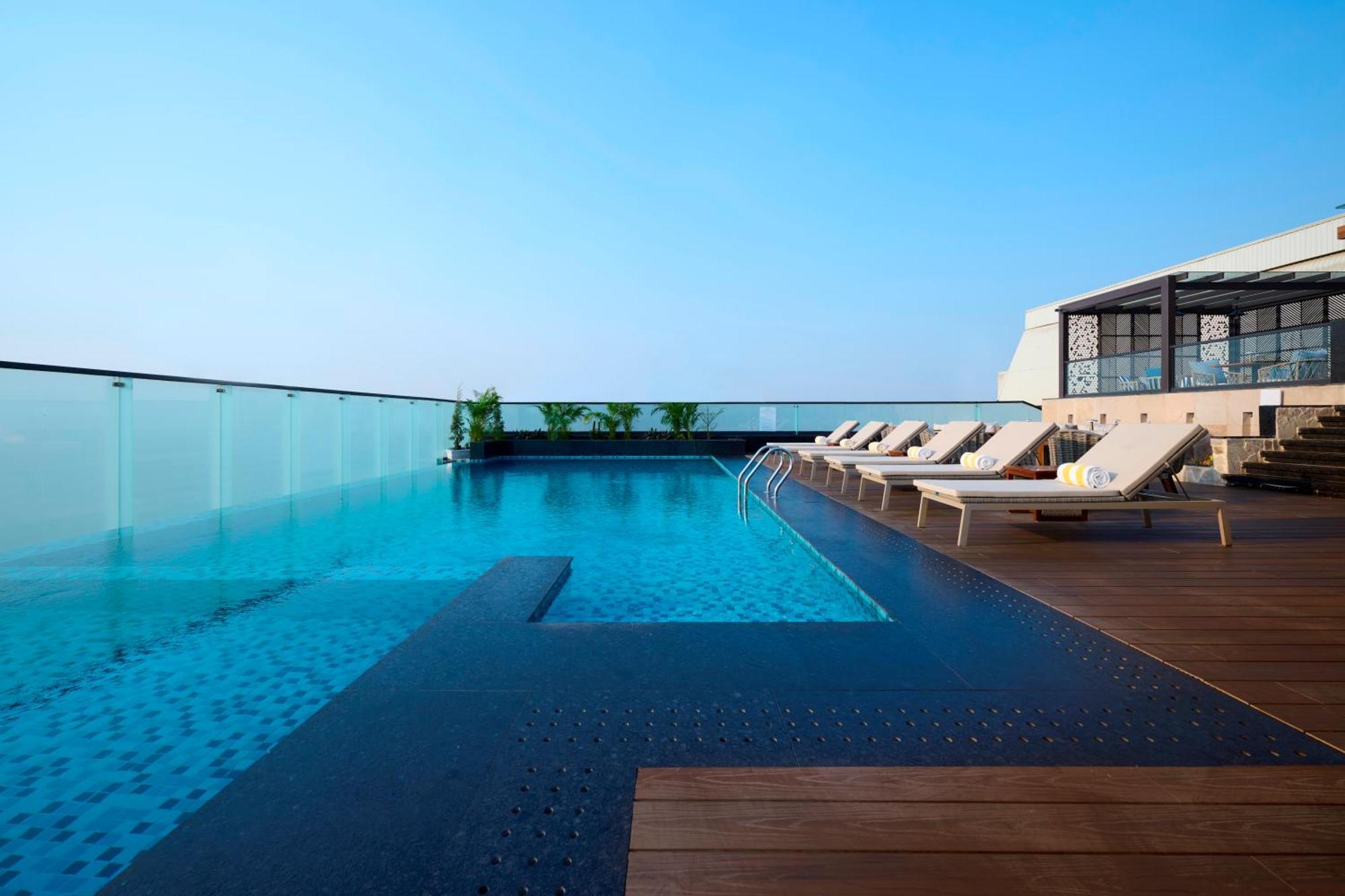 Iris Sarovar Portico Гургаон Экстерьер фото