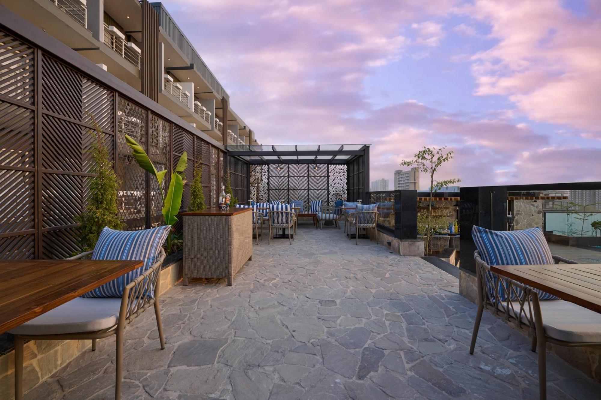 Iris Sarovar Portico Гургаон Экстерьер фото