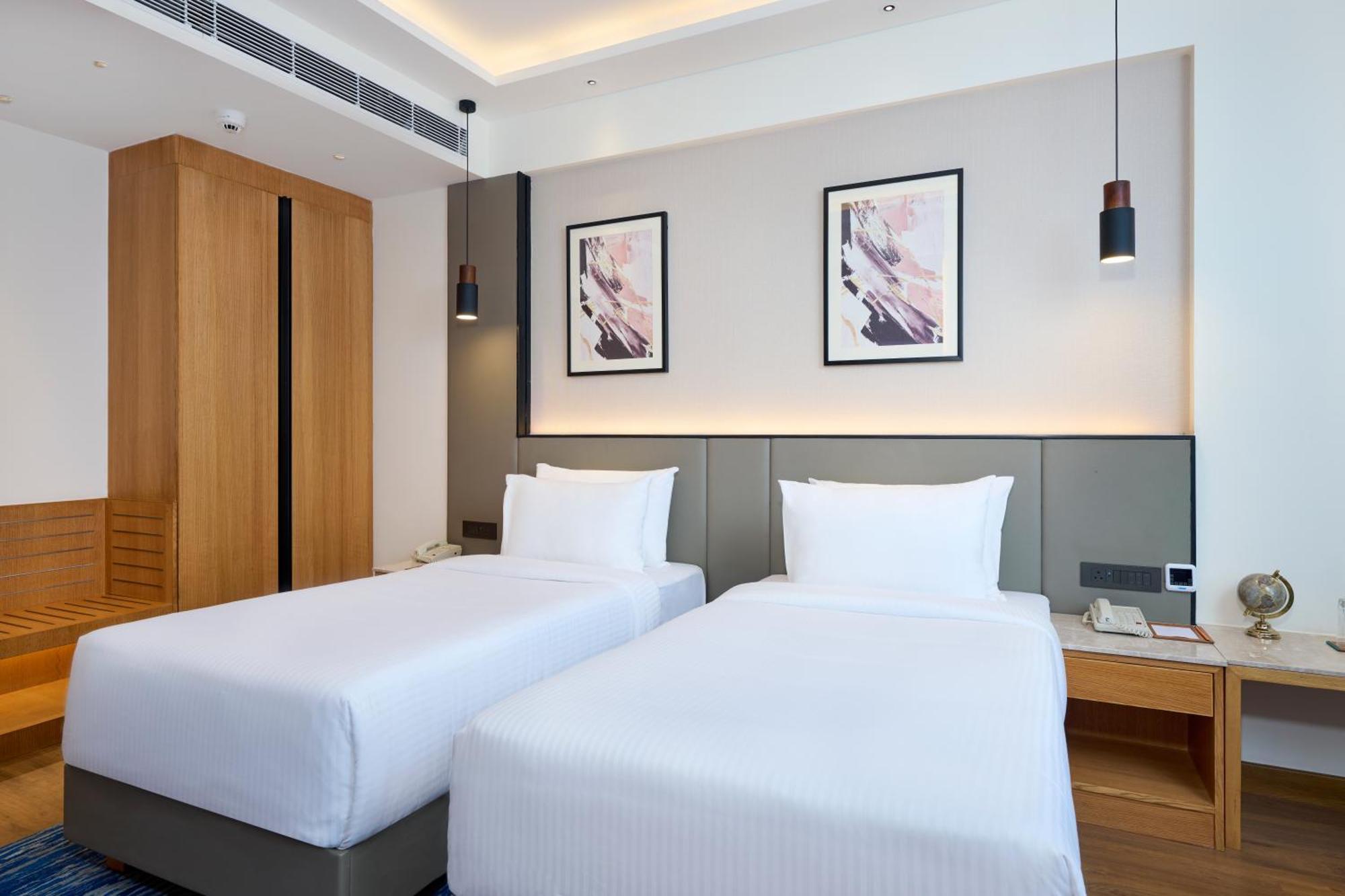 Iris Sarovar Portico Гургаон Экстерьер фото