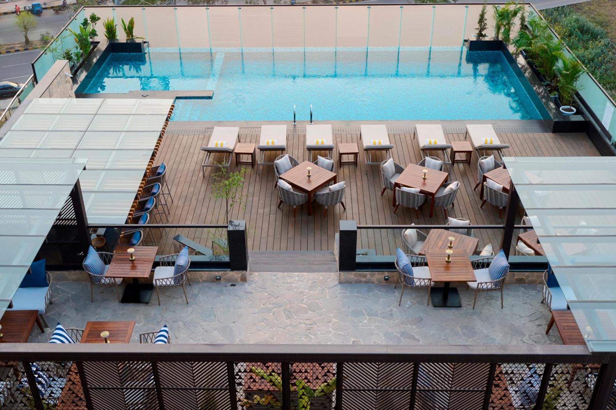Iris Sarovar Portico Гургаон Экстерьер фото