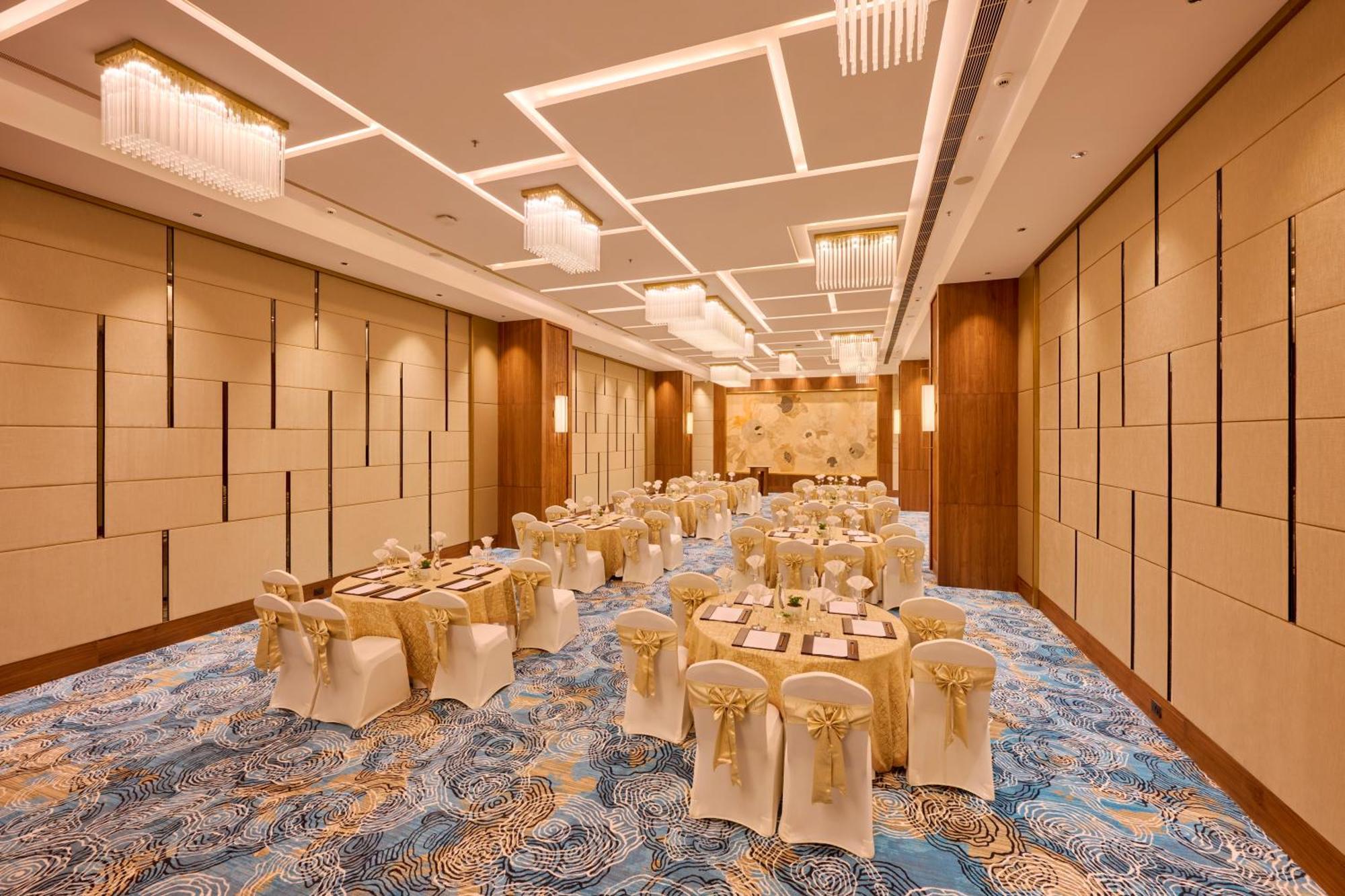 Iris Sarovar Portico Гургаон Экстерьер фото